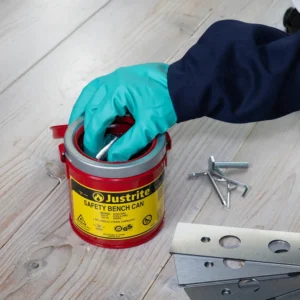 Bidón de inmersión de acero de 0,9 litros resistente a químicos, 12 x 14 cm — Producto en uso