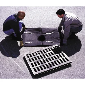 Filtro para alcantarillas de hidrocarburos y residuos sólidos. — Producto en uso