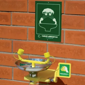 Lavaojos mural de poliamida con recogedor en acero inoxidable con palanca — Imagen del producto