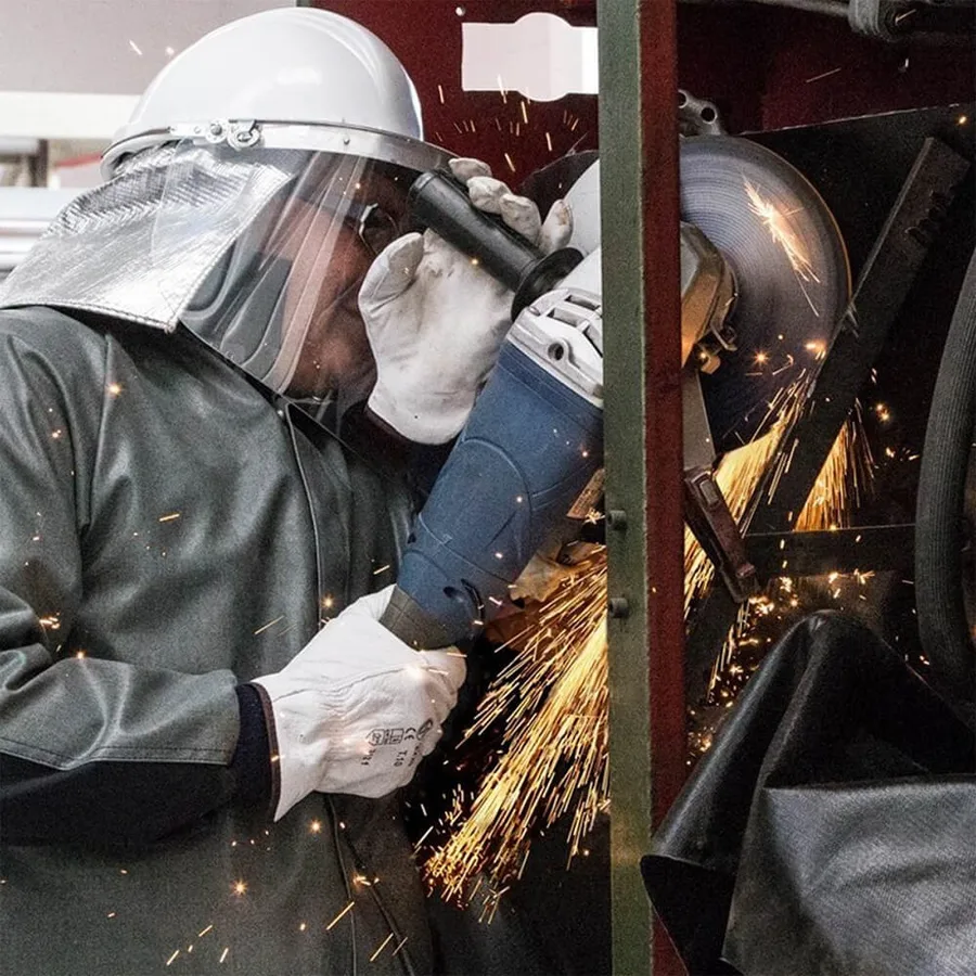 Manta ignifugada para soldadura Texfire hasta 900ºC, 150 x 100 cm — Producto en uso