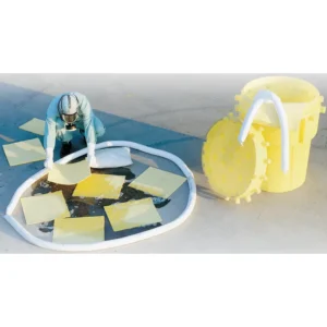 6 tubulares absorbentes para productos químicos de gran longitud Ø7,6 x 305 cm. — Producto en uso