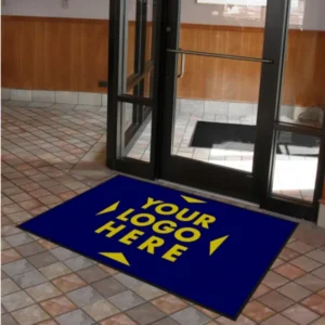 Alfombra de entrada personalizable Logo Standard de 120cm x 180cm. — Producto en uso