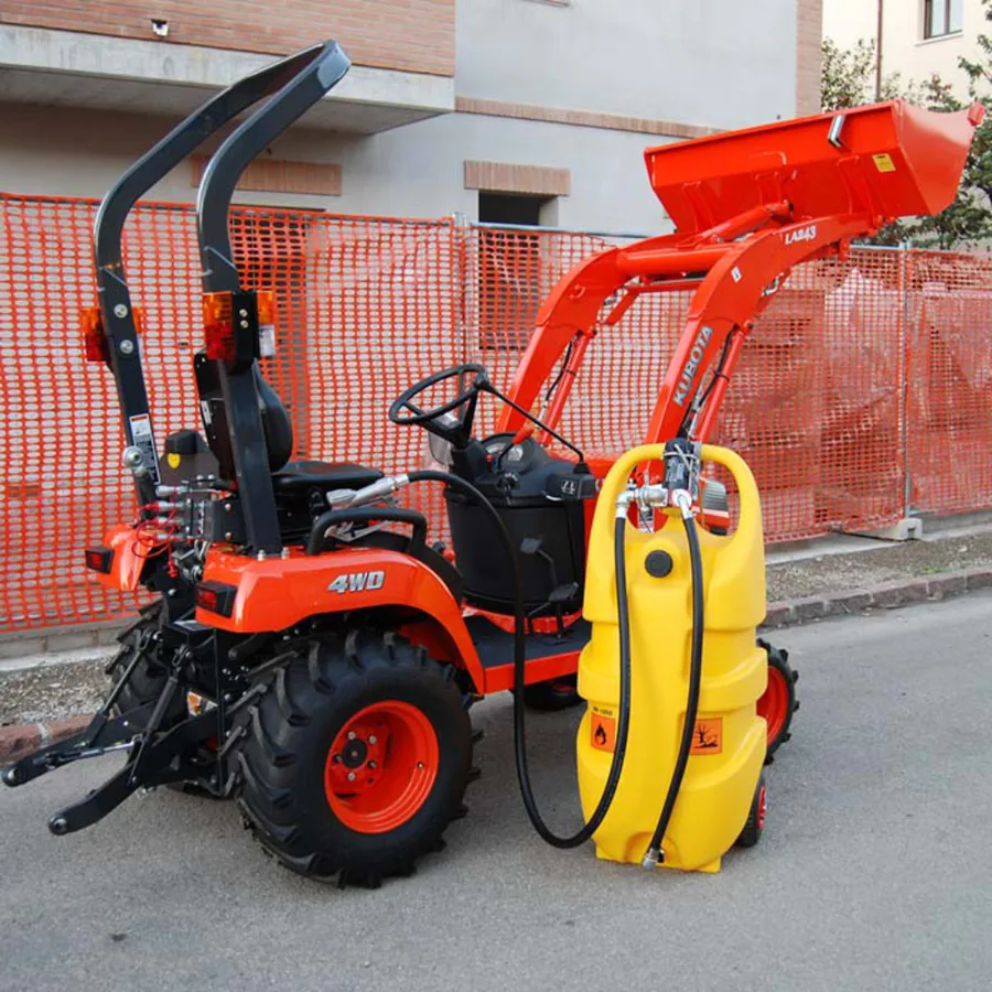 Bidón de transporte de 55L en polietileno con bomba eléctrica de 12V, 40 l/min — Producto en uso
