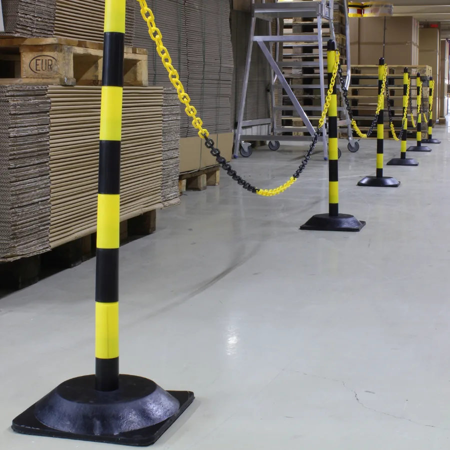 Cadena de polietileno de color amarillo y negro de 25 metros. — Producto en uso