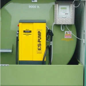 Distribuidor de gasóleo con contador mecánico 90 L/min 230 V con pulsera. — Producto en uso