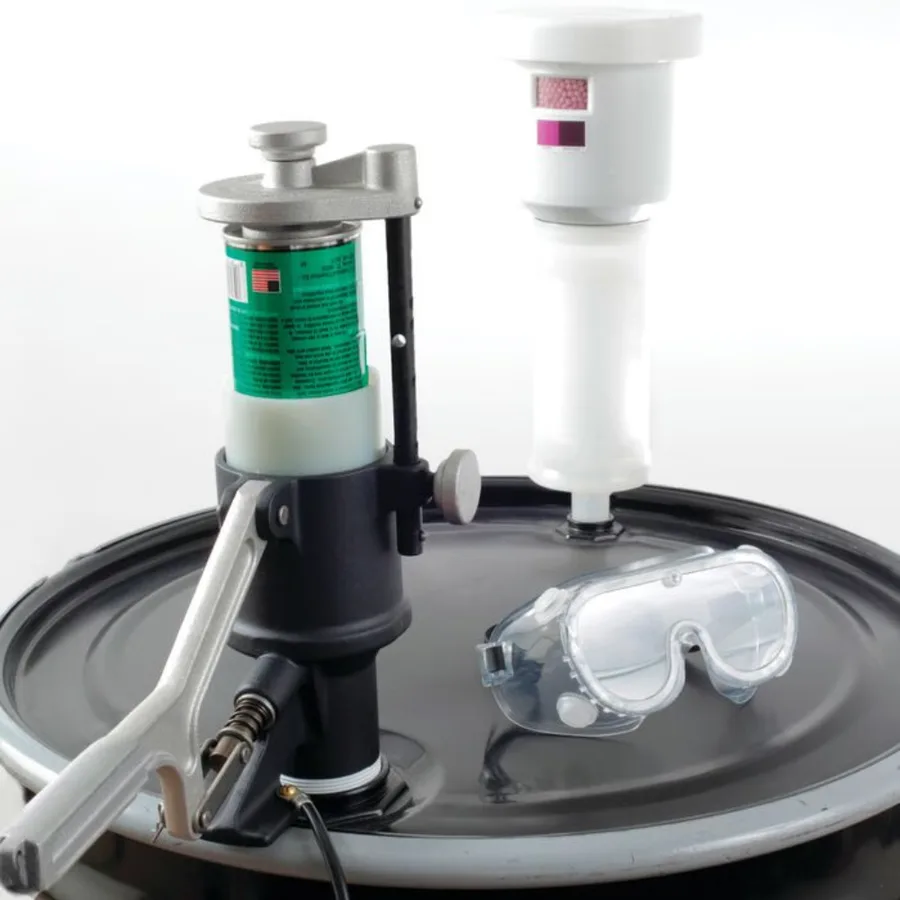 Sistema de reciclaje de latas de aerosol Aerosolv® 7000 Super — Producto en uso