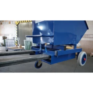 Contenedor volquete basculante azul de 300L con grifo y rejilla, 120x82x99 cm — Producto en uso