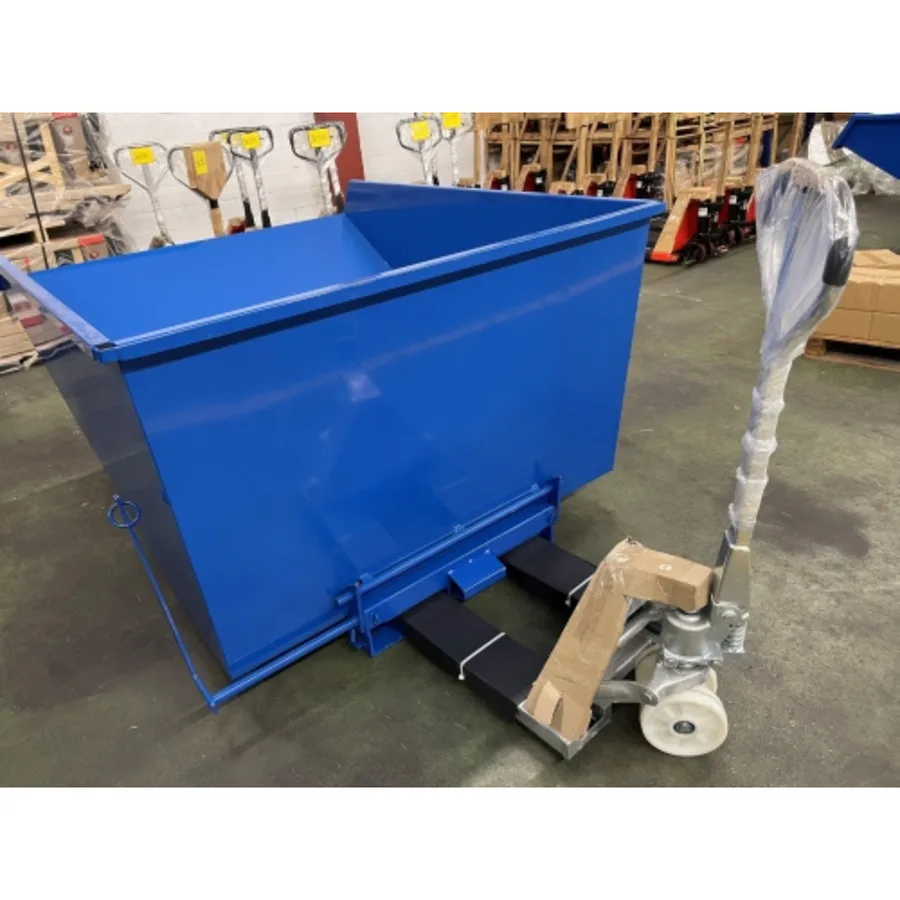 Volquete autobasculante en acero con acabado azul de 260 litros, 110x100x64 cm — Producto en uso